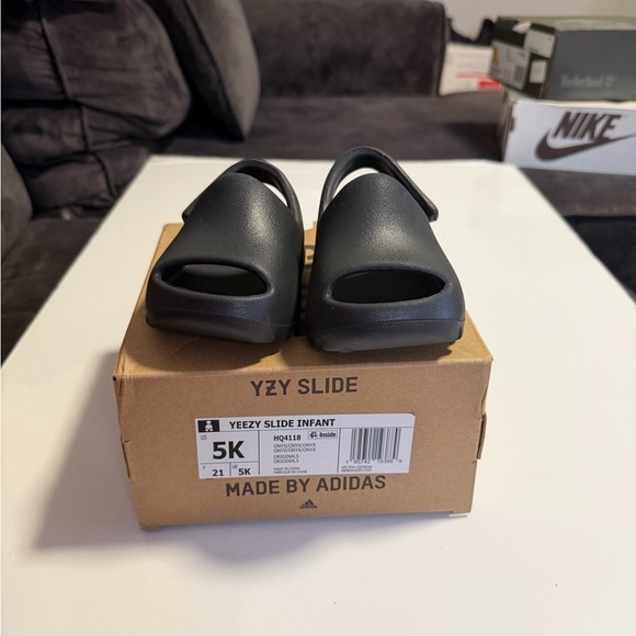adidas gazelle silver green womens adidas Yeezy Slide Onyx Infants